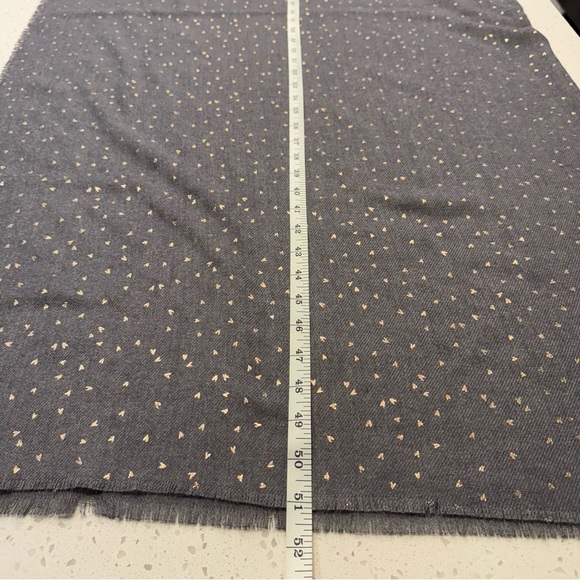 Oversized Gray Metallic Gold Heart Blanket Scarf Wrap Onesize - Picture 5 of 7